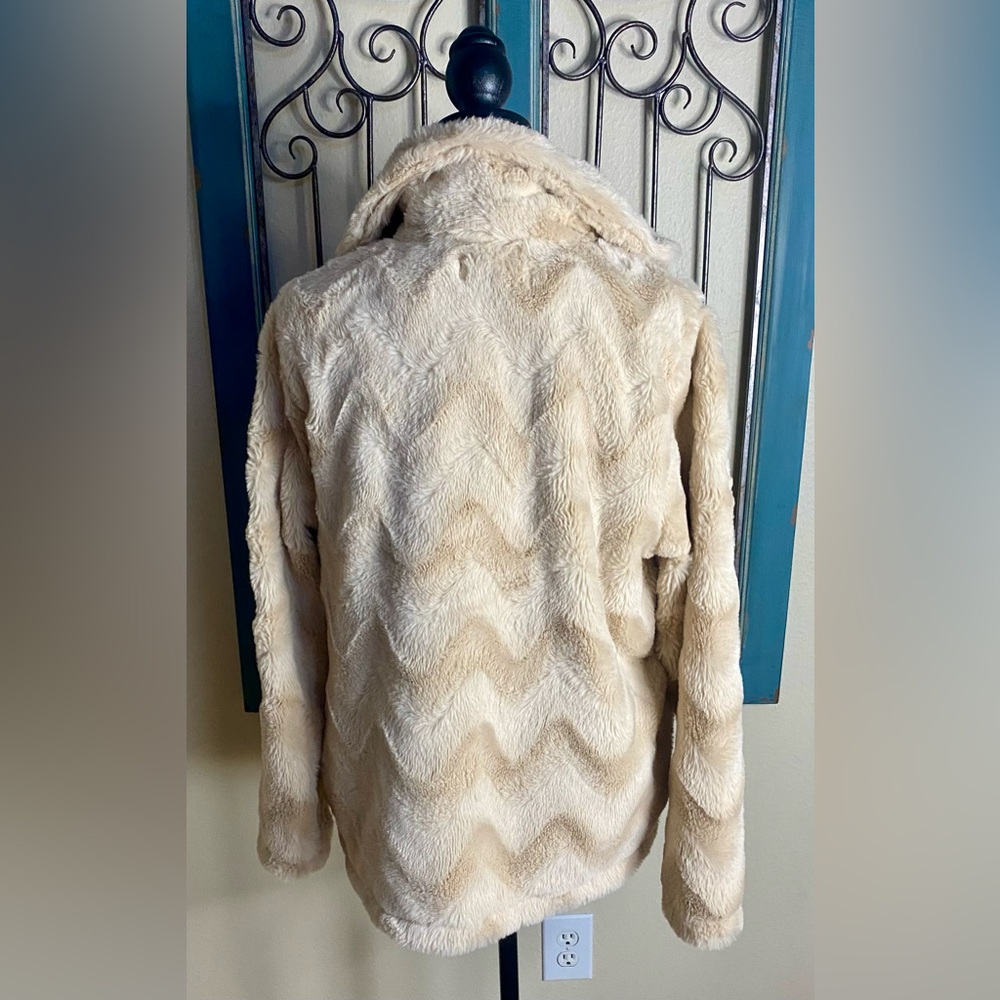 Brand New Inner Circle Jacket - Picture 5 of 6